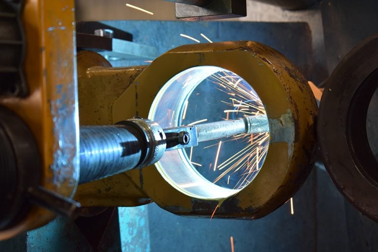 The Benefits of a CB HYMAC Hydraulic Cylinder Repair Shop